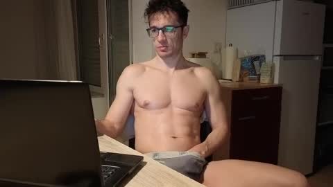 Snapshot of f24570a chatting on 7, 3, 2025 Mick online show from 7, 3, 2025