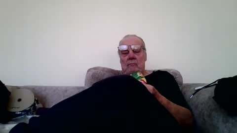 the masturbator online show from 27, 1, 2025