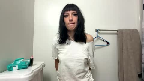 Snapshot of fallfor_lilly chatting on 26, 11, 2025 Lilly online show from 26, 11, 2025