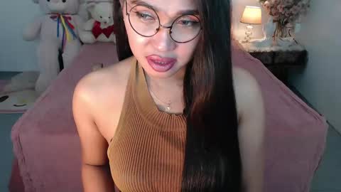 Layla online show from 5, 2, 2025