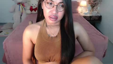 Layla online show from 6, 2, 2025