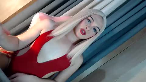 DANIELLA - DONT FORGET TO GIVE ME A THUMBSU UP online show from 22, 12, 2025
