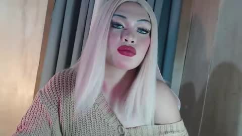 DANIELLA - DONT FORGET TO GIVE ME A THUMBSU UP online show from 9, 4, 2026