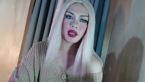 DANIELLA - DONT FORGET TO GIVE ME A THUMBSU UP online show from 15, 4, 2026