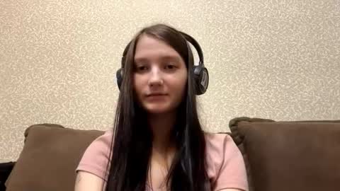 Aurora 18yo online show from 22, 10, 2025