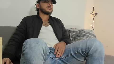 Snapshot of favid95 chatting on 12, 1, 2025 favid95 online show from 12, 1, 2025