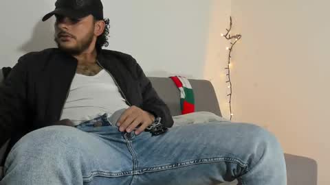 Snapshot of favid95 chatting on 13, 1, 2025 favid95 online show from 13, 1, 2025