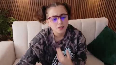 Feelena online show from 30, 11, 2025