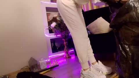 Snapshot of feetvibe chatting on 18, 10, 2025 FeetVibe online show from 18, 10, 2025