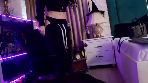 Snapshot of feetvibe chatting on 3, 11, 2025 FeetVibe online show from 3, 11, 2025