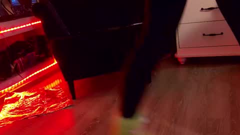 Snapshot of feetvibe chatting on 11, 11, 2025 FeetVibe online show from 11, 11, 2025