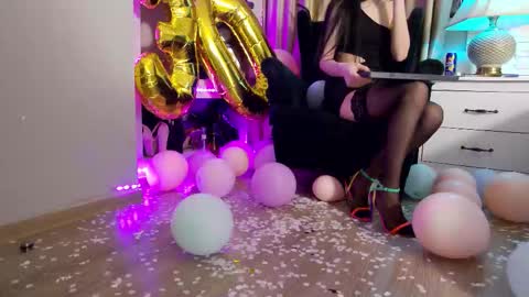 Snapshot of feetvibe chatting on 19, 11, 2025 FeetVibe online show from 19, 11, 2025