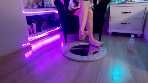 Snapshot of feetvibe chatting on 21, 11, 2025 FeetVibe online show from 21, 11, 2025