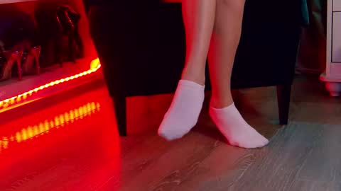 Snapshot of feetvibe chatting on 28, 11, 2025 FeetVibe online show from 28, 11, 2025