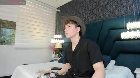Snapshot of femboy_max chatting on 5, 6, 2026 Femboy Max online show from 5, 6, 2026