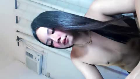 Snapshot of feminine_elle chatting on 2, 6, 2026 elle online show from 2, 6, 2026