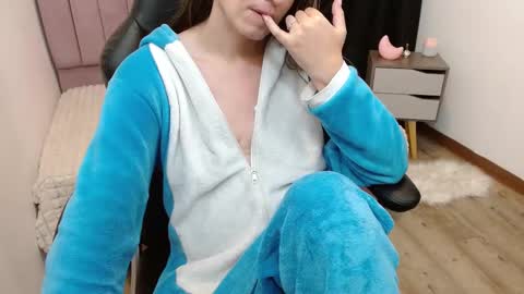 Snapshot of fenix_11_ chatting on 7, 3, 2025 Alejandra online show from 7, 3, 2025