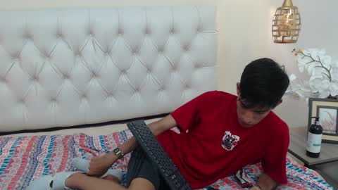 FER PHOENIX online show from 3, 2, 2025