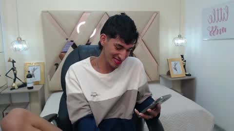 FER PHOENIX online show from 7, 3, 2025