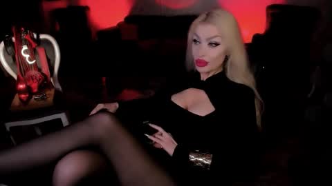 Snapshot of findom_god chatting on 6, 11, 2025 AlfaFemale online show from 6, 11, 2025