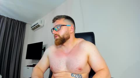 FindomGuyXXX online show from 16, 4, 2026