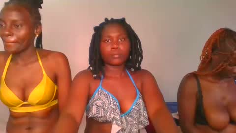Snapshot of fine_melanie chatting on 7, 1, 2025 melanie online show from 7, 1, 2025