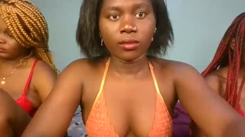 Snapshot of fine_melanie chatting on 21, 2, 2025 melanie online show from 21, 2, 2025