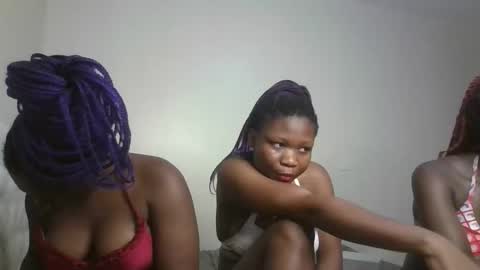 Snapshot of fine_melanie chatting on 27, 9, 2025 melanie online show from 27, 9, 2025