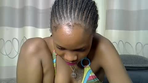 Snapshot of fine_queen12 chatting on 12, 12, 2024 fine_queen12 online show from 12, 12, 2024