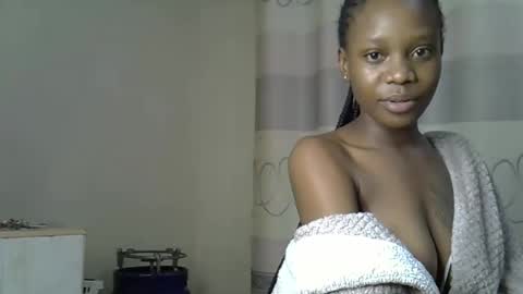 Snapshot of fine_queen12 chatting on 15, 12, 2024 fine_queen12 online show from 15, 12, 2024