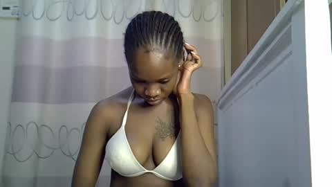 Snapshot of fine_queen12 chatting on 16, 12, 2024 fine_queen12 online show from 16, 12, 2024