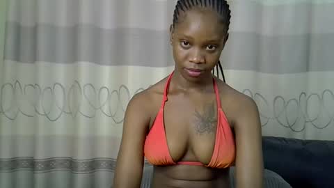 Snapshot of fine_queen12 chatting on 24, 1, 2025 fine_queen12 online show from 24, 1, 2025