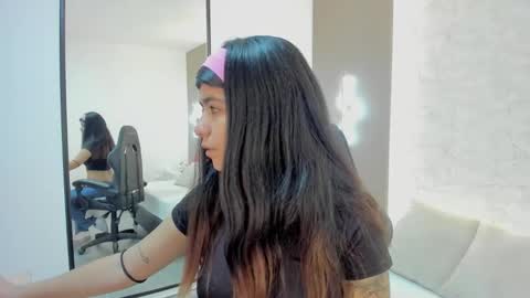 F I O R E L L A  online show from 14, 11, 2025