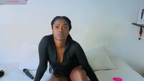 Snapshot of fireebony chatting on 14, 10, 2025 Pau online show from 14, 10, 2025