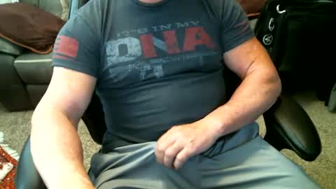 Snapshot of fitguy40 chatting on 18, 12, 2024 fitguy40 online show from 18, 12, 2024