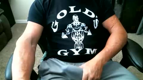 Snapshot of fitguy40 chatting on 22, 10, 2025 fitguy40 online show from 22, 10, 2025