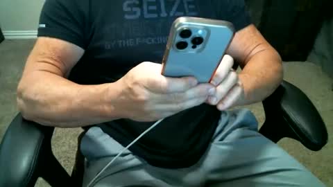 Snapshot of fitguy40 chatting on 28, 11, 2025 fitguy40 online show from 28, 11, 2025