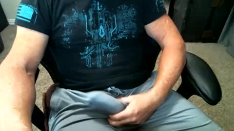 Snapshot of fitguy40 chatting on 2, 12, 2025 fitguy40 online show from 2, 12, 2025