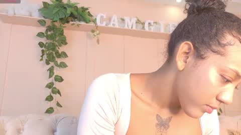 Snapshot of flavia_cruz chatting on 7, 7, 2026 Flavia online show from 7, 7, 2026