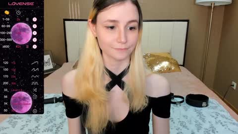 Snapshot of fleximona chatting on 1, 2, 2025 FlexiMona online show from 1, 2, 2025