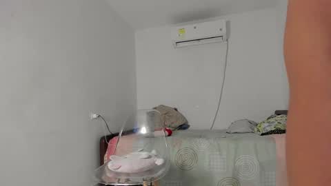 Snapshot of flor_herrera1 chatting on 24, 2, 2025 online show from 24, 2, 2025