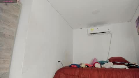 Snapshot of flor_herrera1 chatting on 2, 10, 2025 online show from 2, 10, 2025