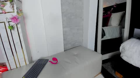 FLORA online show from 4, 4, 2026