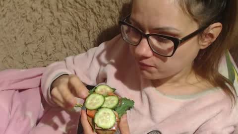 say meow and send tip  online show from 2, 12, 2024