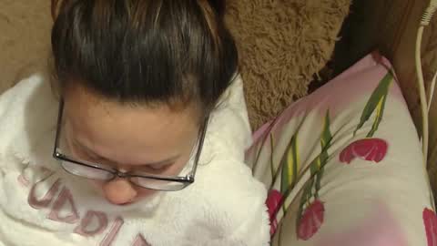 say meow and send tip  online show from 17, 12, 2024