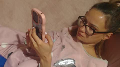 say meow and send tip  online show from 14, 10, 2025