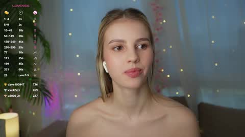 Snapshot of fluffy_angel chatting on 2, 12, 2024 Adeline online show from 2, 12, 2024