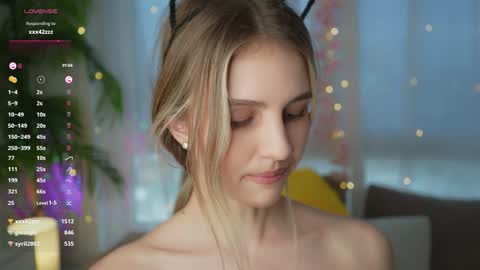 Snapshot of fluffy_angel chatting on 23, 12, 2024 Adeline online show from 23, 12, 2024