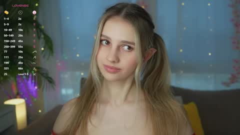 Snapshot of fluffy_angel chatting on 24, 12, 2024 Adeline online show from 24, 12, 2024