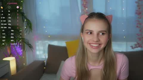 Snapshot of fluffy_angel chatting on 25, 12, 2024 Adeline online show from 25, 12, 2024